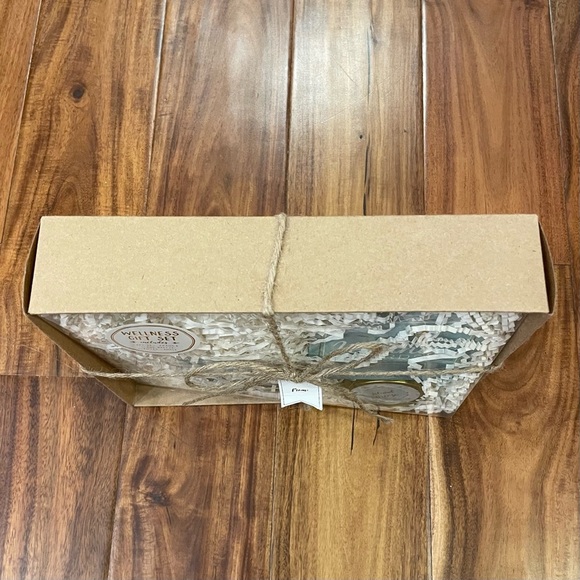 New Eccolo Wellness Gift Set With Card Set, Frame, Island Breeze Scented Candle. - Picture 4 of 13